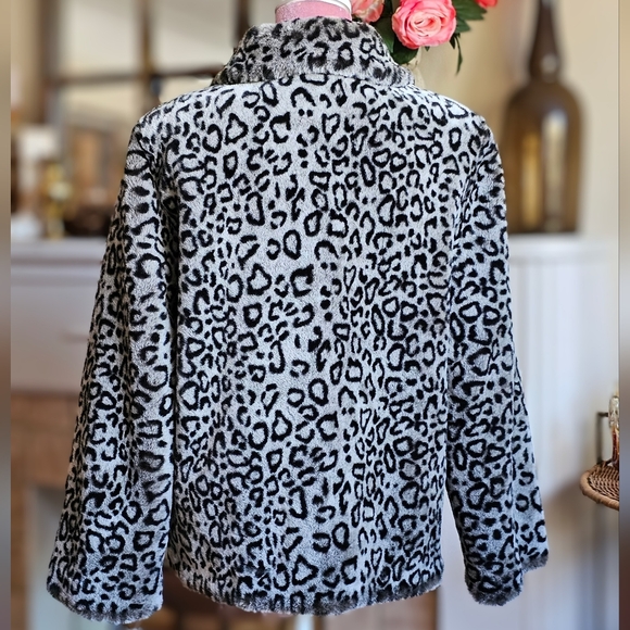 Amanda Collection women's faux leopard fur swing jacket. Size small. - Picture 7 of 12